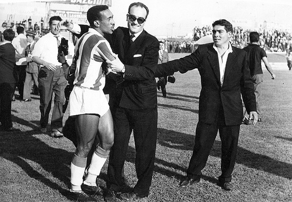 Osvaldo, autor de dos de los cinco goles con los que el Leixões le dio vuelta al marcador contra Chaux de Fonds (Foto: segundaliga.com)