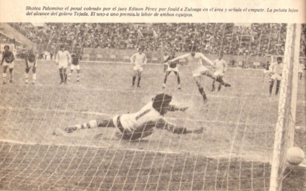 Gol de Hugo Palomino en el empate 1-1 entre la 'U' y Cristal en el Descentralizado 1976, que cortó un arranque de siete partidos ganados por los cremas (Recorte: revista Ovación)