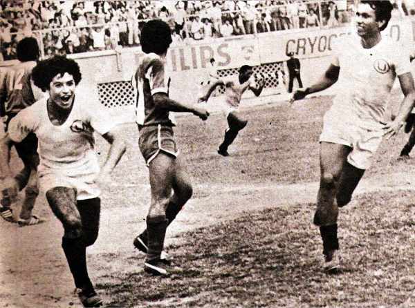 El grito de gol le pertenece a Juan José Oré luego de sellar el empate definitivo entre cremas e íntimos en el último minuto (Recorte: revista Ovación)